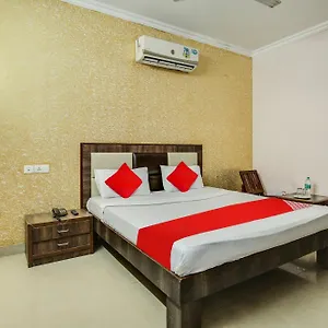 Hotel O Royal